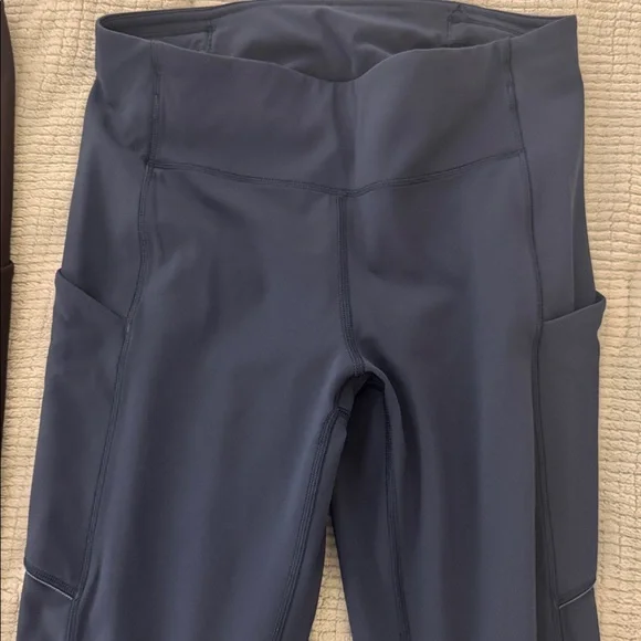 Set of 2 Women’s Lululemon Speed Up Mid-Rise Tight 25”, size 6 - Picture 5 of 8